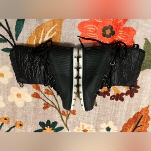 Like NEW Sorel Black Kinetic Wedge Waterproof Women's Boots